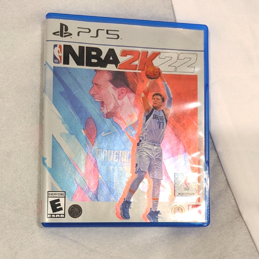 NBA 2K22 PS5 Game - Blue Case